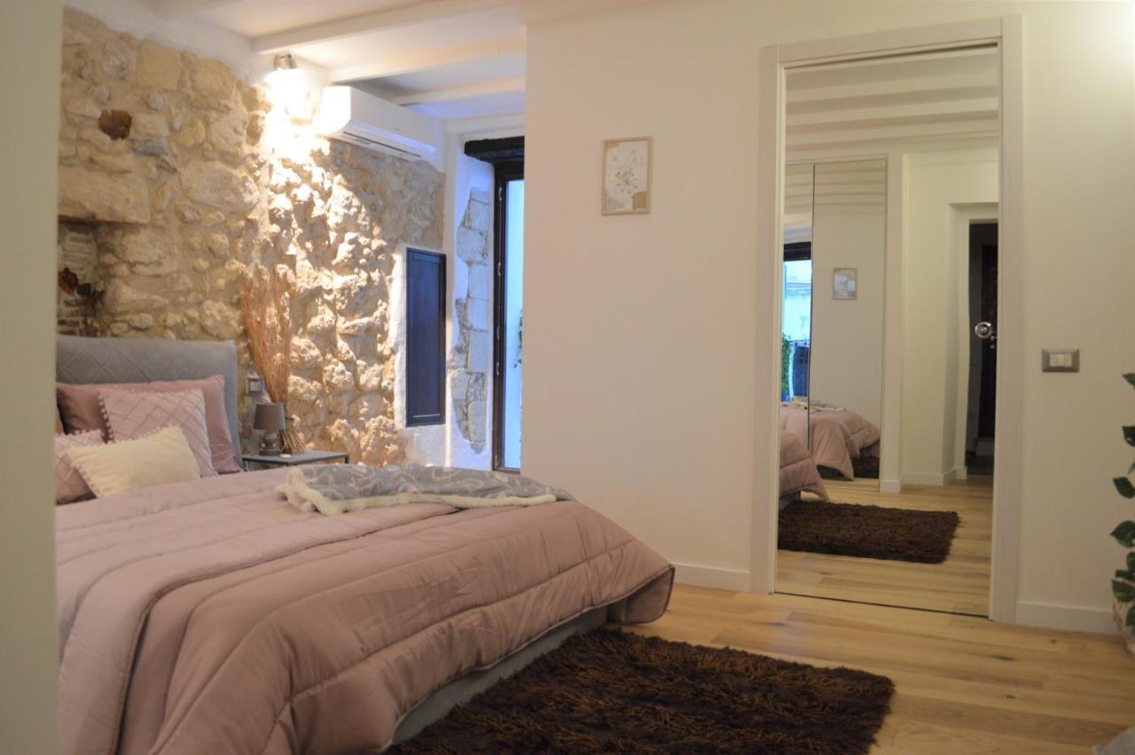 Domu 600 - Suite Mini Appartamento Cagliari Centro Storico Екстер'єр фото