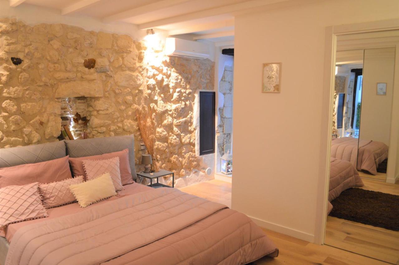 Domu 600 - Suite Mini Appartamento Cagliari Centro Storico Екстер'єр фото