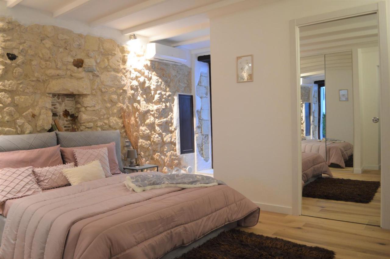 Domu 600 - Suite Mini Appartamento Cagliari Centro Storico Екстер'єр фото